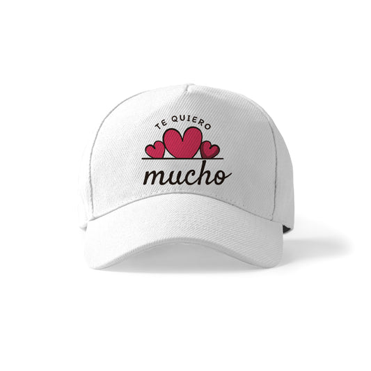 Gorra con corazones y frase “Te quiero mucho”
