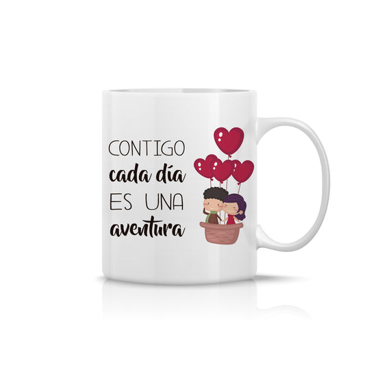 Taza “Contigo cada día es una aventura” con pareja y globos