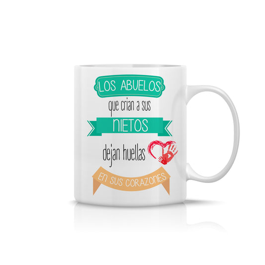 Taza “Los Abuelos dejan Huellas” – Nietos y Corazones (Regalo Emotivo)